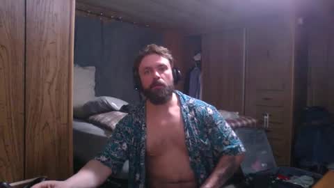 Snapshot of the4stringmotha chatting on 09/14/25, 09:52 BiggerINalaska online show from 09/14/25, 09:52