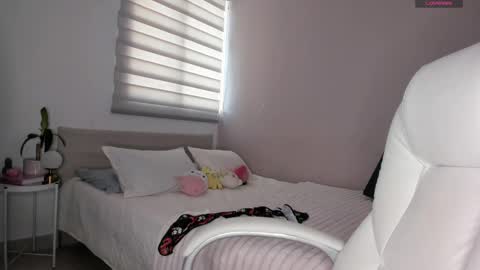 nina mirley online show from 09/24/25, 01:47