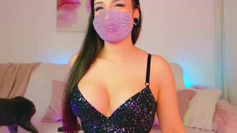 Snapshot of the__sabenna chatting on 12/14/25, 11:37 Madina online show from 12/14/25, 11:37