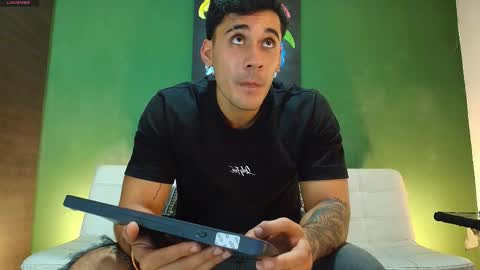 Snapshot of the_golden_boys chatting on 11/28/25, 02:36 SCOTT THEO KAMERON GENDERSON online show from 11/28/25, 02:36