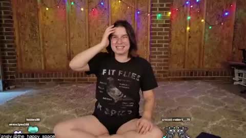 Snapshot of the_happy_space chatting on 06/18/26, 12:22 MATERNITY LEAVE online show from 06/18/26, 12:22
