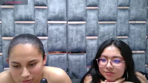 Snapshot of the_hot_twins chatting on 12/13/25, 08:47 the_hot_twins online show from 12/13/25, 08:47