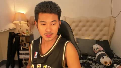 Snapshot of the_killian_jones chatting on 11/02/25, 11:01 ken online show from 11/02/25, 11:01