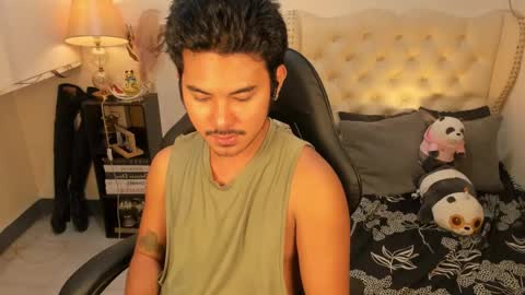 Snapshot of the_killian_jones chatting on 11/27/25, 01:02 ken online show from 11/27/25, 01:02