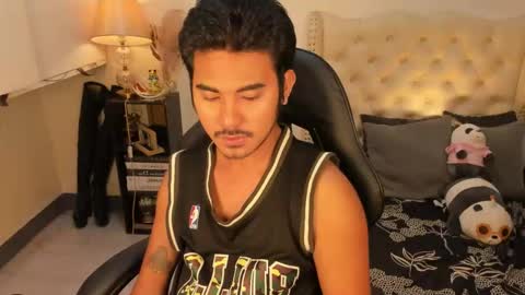 Snapshot of the_killian_jones chatting on 11/29/25, 01:25 ken online show from 11/29/25, 01:25