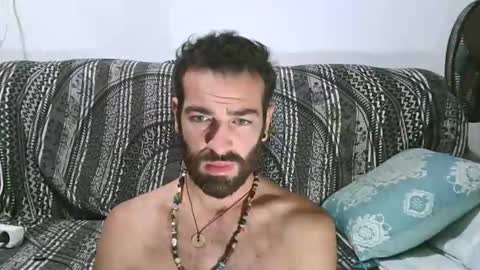 Snapshot of the_nomad_show chatting on 10/04/25, 02:20 T online show from 10/04/25, 02:20