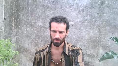 Snapshot of the_nomad_show chatting on 10/12/25, 01:21 T online show from 10/12/25, 01:21