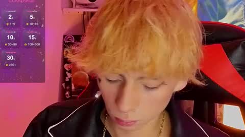 Matt independent model  online show from 12/09/24, 06:35