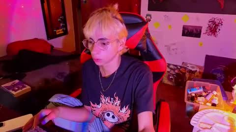 Matt independent model  online show from 01/08/25, 10:27