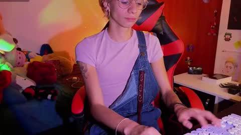 Matt independent model  online show from 01/17/25, 10:56