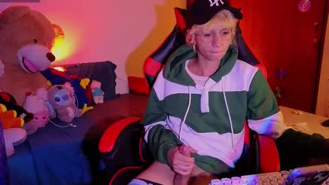 Matt independent model  online show from 01/20/25, 10:15