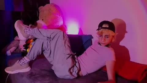 Matt independent model  online show from 01/24/25, 12:20