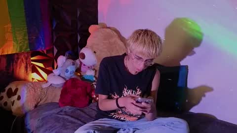 Matt independent model  online show from 02/04/25, 08:49