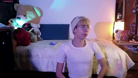 Matt independent model  online show from 03/02/25, 09:32