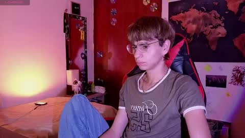 Matt independent model  online show from 03/11/25, 12:11