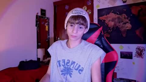 Matt independent model  online show from 03/11/25, 07:58