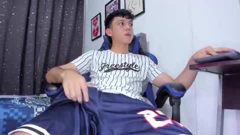 Snapshot of the_skinnyguys chatting on 10/28/25, 10:12 the_skinnyguys online show from 10/28/25, 10:12