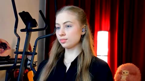 Ally    STREAMING ON TWITCH NOW Check my Twitter for updates online show from 10/01/25, 01:22