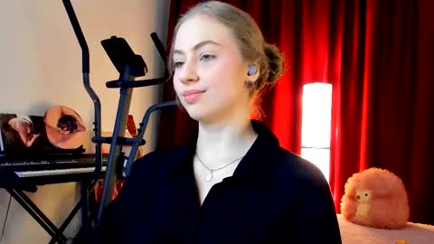 Ally    STREAMING ON TWITCH NOW Check my Twitter for updates online show from 10/15/25, 03:56