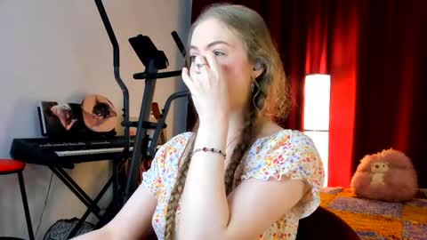 Ally    STREAMING ON TWITCH NOW Check my Twitter for updates online show from 10/22/25, 01:44