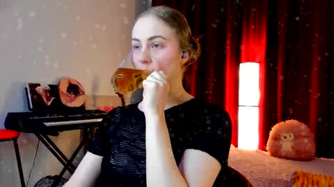 Ally    STREAMING ON TWITCH NOW Check my Twitter for updates online show from 12/04/25, 02:48