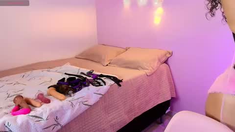 Snapshot of the_toxic_duo chatting on 12/15/25, 01:59 The toxic duo online show from 12/15/25, 01:59