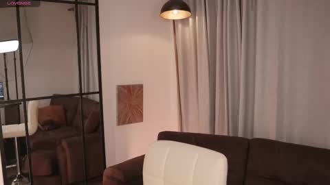 Snapshot of thea_ome chatting on 10/01/25, 11:00 Thea online show from 10/01/25, 11:00