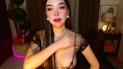 thea_whong online show from 04/15/26, 07:37