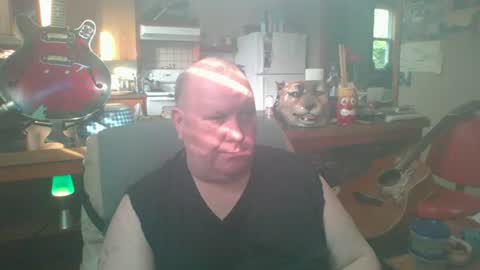 Snapshot of thealiensarecumming chatting on 06/14/26, 02:24 thealiensarecumming online show from 06/14/26, 02:24