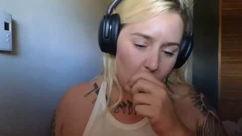 Snapshot of theauroramae chatting on 06/11/26, 10:30 theauroramae - online show from 06/11/26, 10:30