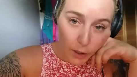 Snapshot of theauroramae chatting on 06/12/26, 07:46 theauroramae - online show from 06/12/26, 07:46