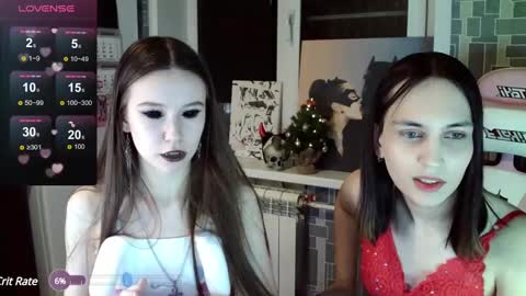 Snapshot of thebl4ckhearts chatting on 12/25/24, 08:39 Daria and Diana 3 online show from 12/25/24, 08:39