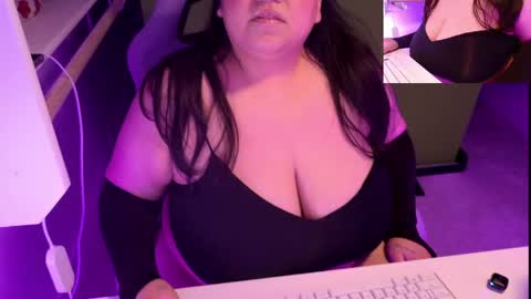 Snapshot of thebouncingbetty chatting on 05/17/26, 02:42 TheBouncingBetty online show from 05/17/26, 02:42