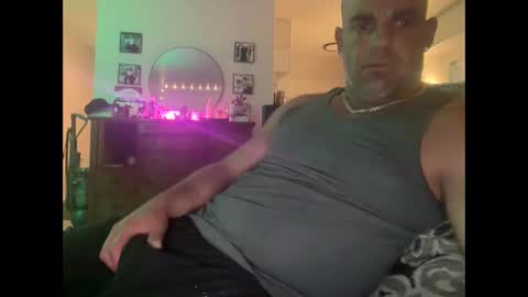 Snapshot of thebuzz777 chatting on 09/26/25, 10:52 theBuzz777 online show from 09/26/25, 10:52