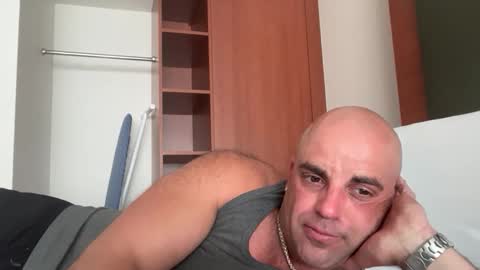 Snapshot of thebuzz777 chatting on 11/06/25, 10:10 theBuzz777 online show from 11/06/25, 10:10