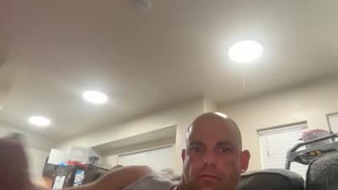 Snapshot of thebuzz777 chatting on 11/12/25, 05:57 theBuzz777 online show from 11/12/25, 05:57