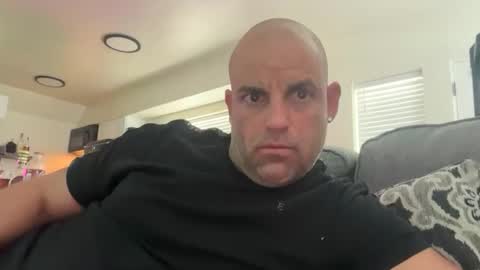 Snapshot of thebuzz777 chatting on 11/19/25, 06:08 theBuzz777 online show from 11/19/25, 06:08