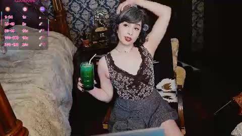 Snapshot of thecamwoman chatting on 06/20/26, 08:22 Joan online show from 06/20/26, 08:22