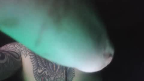 Snapshot of thecolorclear chatting on 10/25/25, 02:30 thecolorclear online show from 10/25/25, 02:30