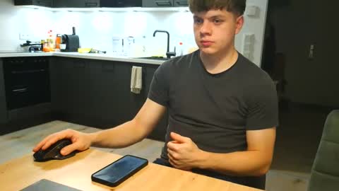 Snapshot of thecuteguy144949 chatting on 11/12/25, 09:03 thecuteguy144949 online show from 11/12/25, 09:03