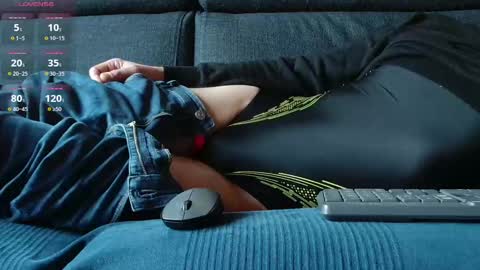 Snapshot of thediscretee chatting on 03/06/25, 10:30 thediscretee online show from 03/06/25, 10:30