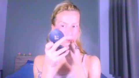Yolanda online show from 06/15/26, 02:03