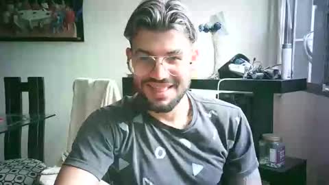 Snapshot of thedragonboyxxx chatting on 04/17/26, 03:26 thedragonboyxxx online show from 04/17/26, 03:26