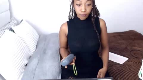 Snapshot of thee_habibah chatting on 05/25/26, 07:47 Habibah online show from 05/25/26, 07:47