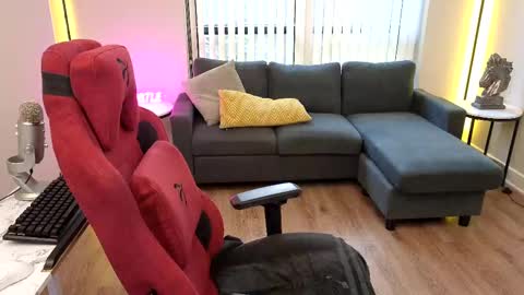 Snapshot of theeestallion33 chatting on 09/23/25, 05:05 The Stallion online show from 09/23/25, 05:05