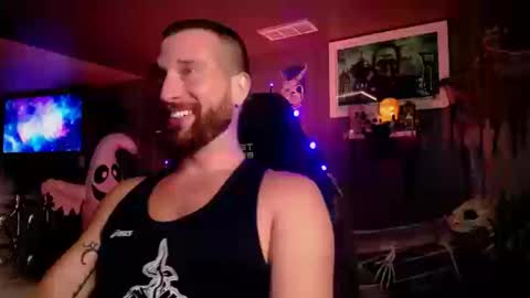 Snapshot of theehhteam chatting on 10/17/25, 08:11 H online show from 10/17/25, 08:11