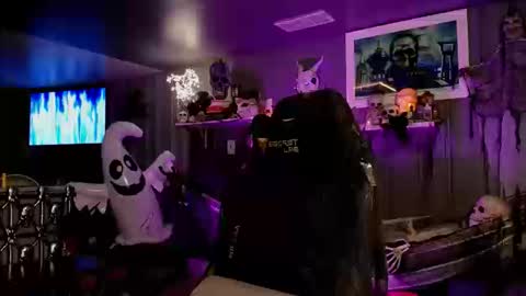 Snapshot of theehhteam chatting on 10/19/25, 07:25 H online show from 10/19/25, 07:25