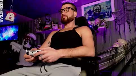 Snapshot of theehhteam chatting on 10/25/25, 07:19 H online show from 10/25/25, 07:19