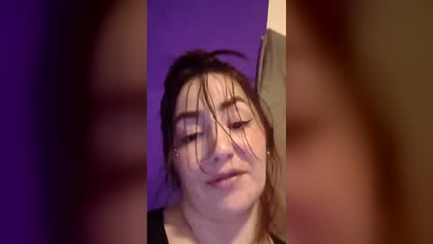 Snapshot of theesweetestshygrl1 chatting on 07/31/26, 02:33 theesweetestshygrl1 online show from 07/31/26, 02:33