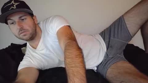 Snapshot of theetwohander chatting on 10/19/25, 07:14 Theetwohander online show from 10/19/25, 07:14